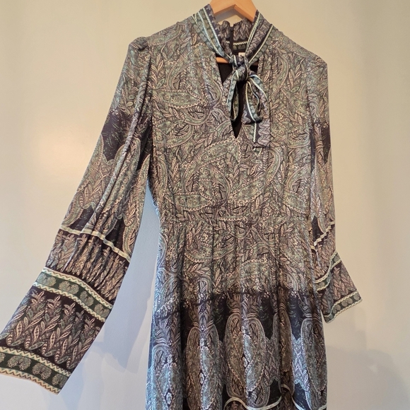 Alice + Olivia Tanisha Paisley Floral Long Sleeve with Neck Tie Green Dress 10 - Picture 6 of 16